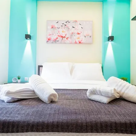 Niovi, Stylish Near The Waterfront Apartment